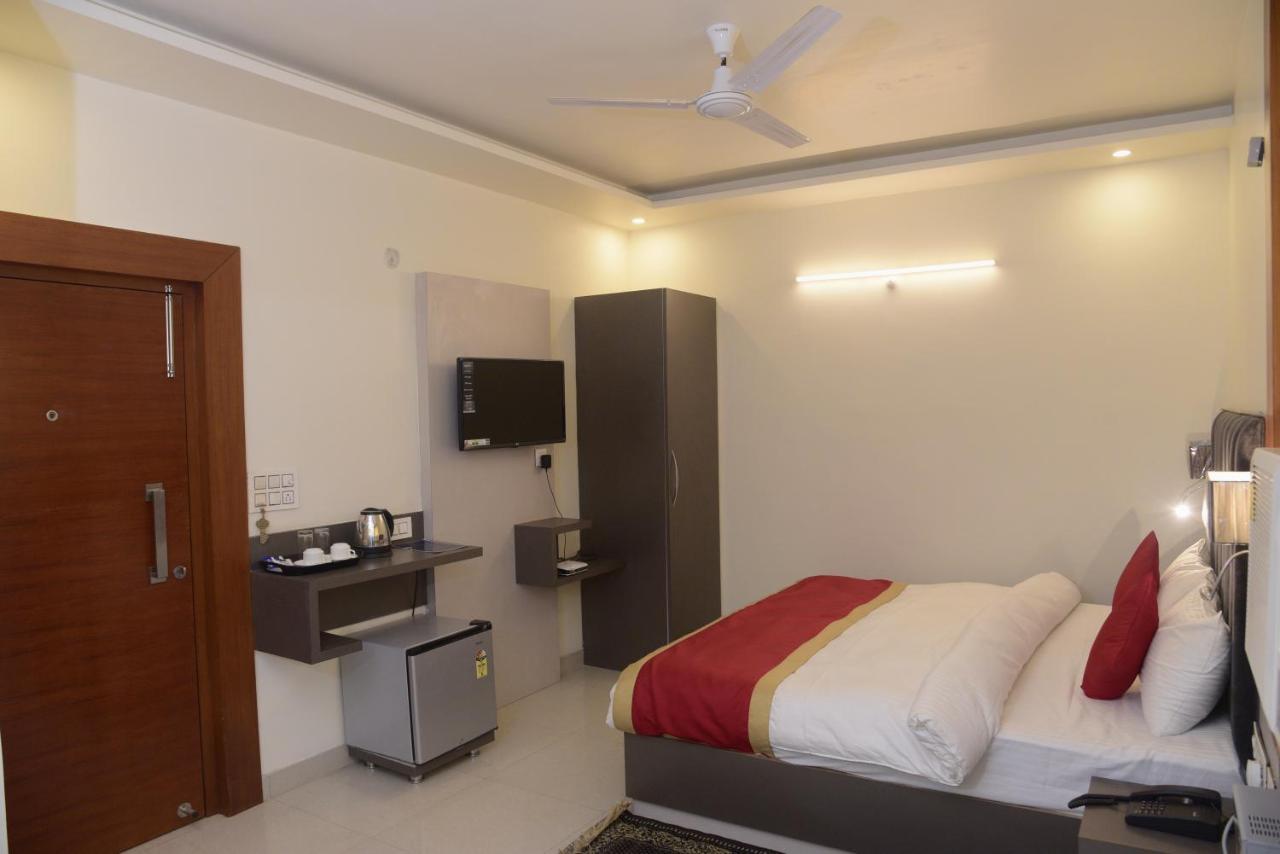 Hotel Le Cypress Bareilly Extérieur photo