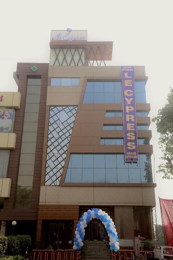 Hotel Le Cypress Bareilly Extérieur photo