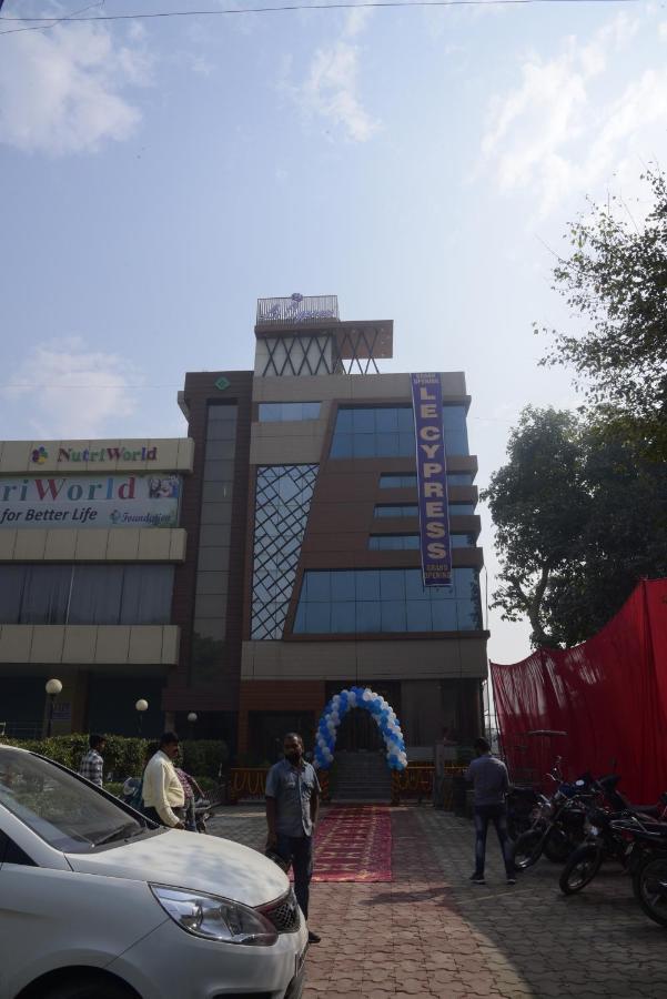 Hotel Le Cypress Bareilly Extérieur photo