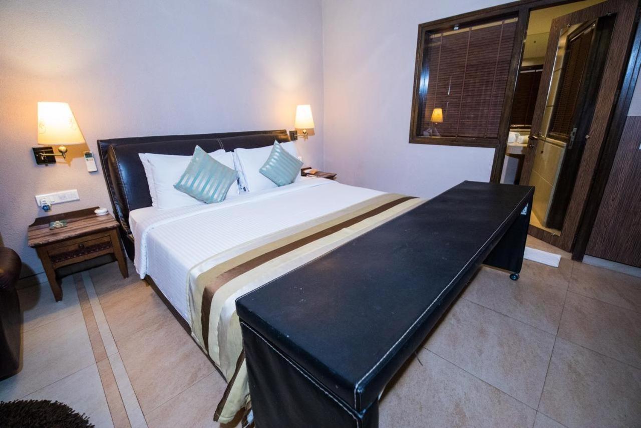 Hotel Le Cypress Bareilly Extérieur photo